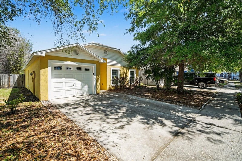 2424 Camden Oaks Pl, Valrico, FL 33594