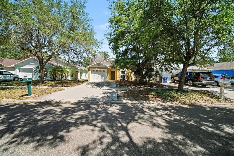 2424 Camden Oaks Pl, Valrico, FL 33594