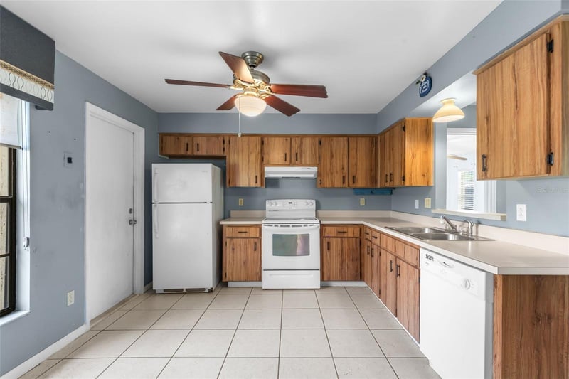 17635 Meadowbridge Dr, Lutz, FL 33549