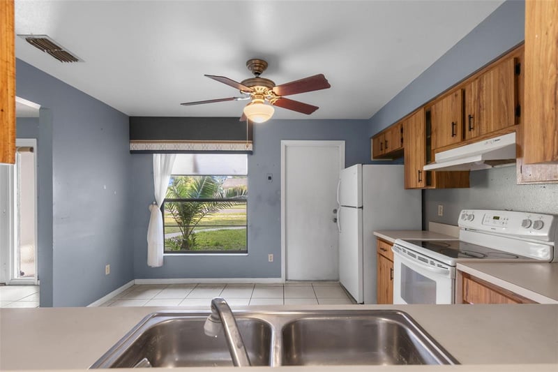 17635 Meadowbridge Dr, Lutz, FL 33549