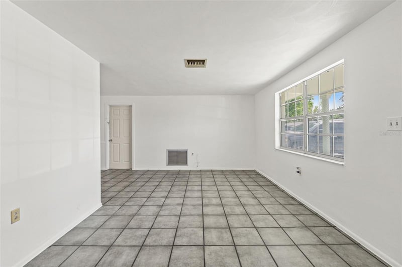 1050 Saxon Ln, Holiday, FL 34691