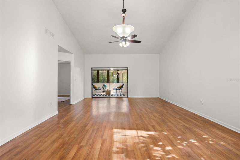 2668 Bentley Dr, Palm Harbor, FL 34684