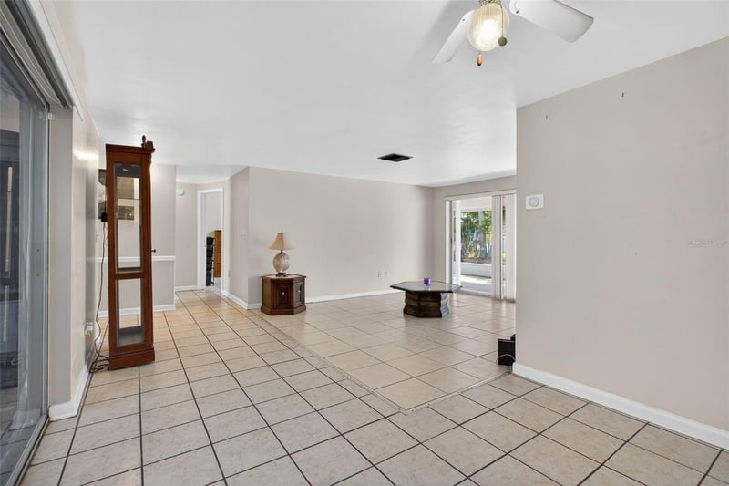 3320 Columbus Dr, Holiday, FL 34691