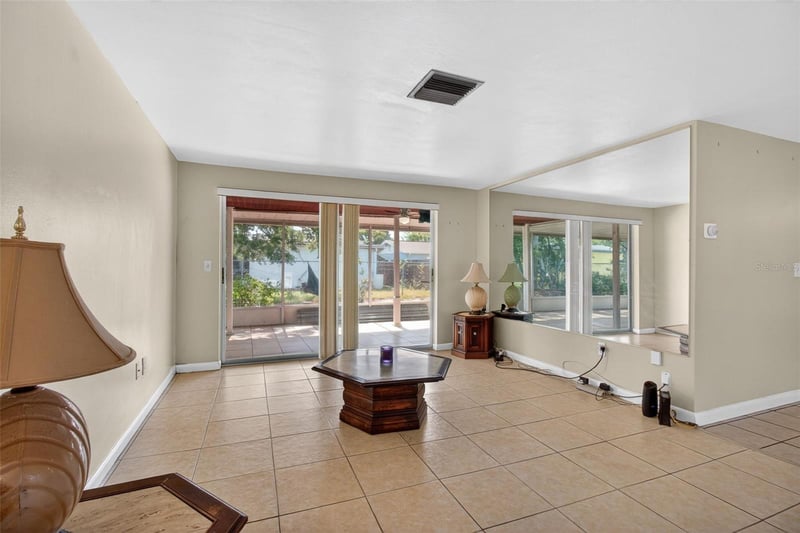 3320 Columbus Dr, Holiday, FL 34691