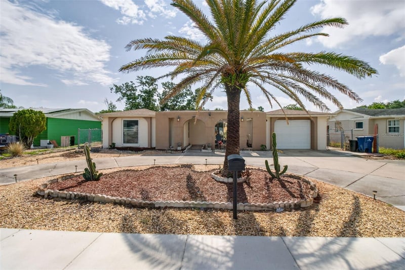 3320 Columbus Dr, Holiday, FL 34691