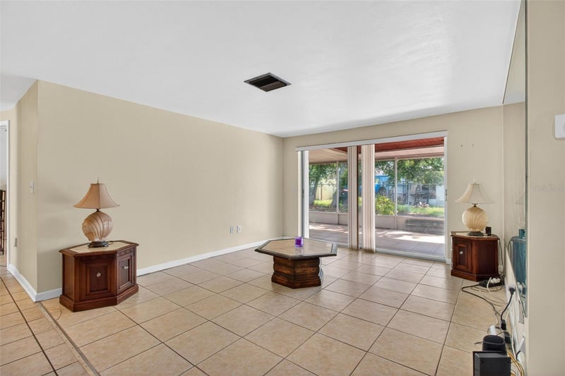 3320 Columbus Dr, Holiday, FL 34691