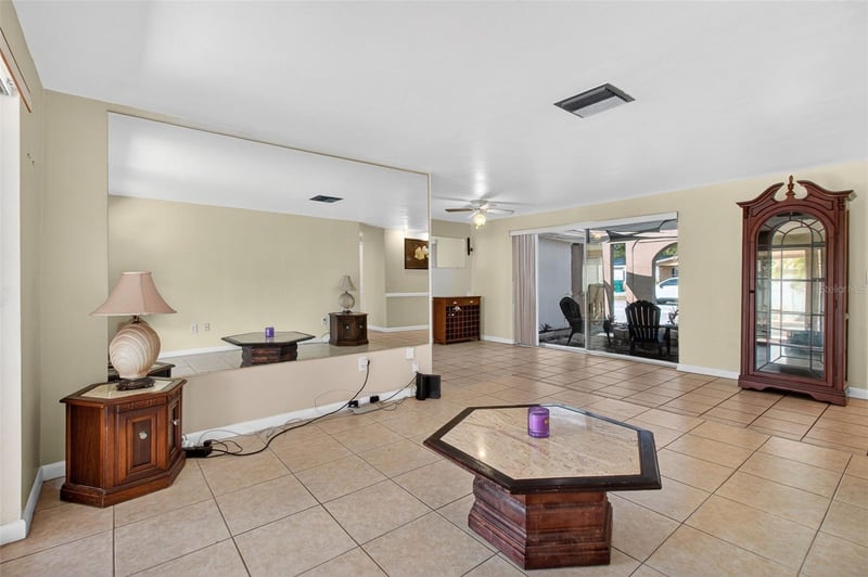 3320 Columbus Dr, Holiday, FL 34691