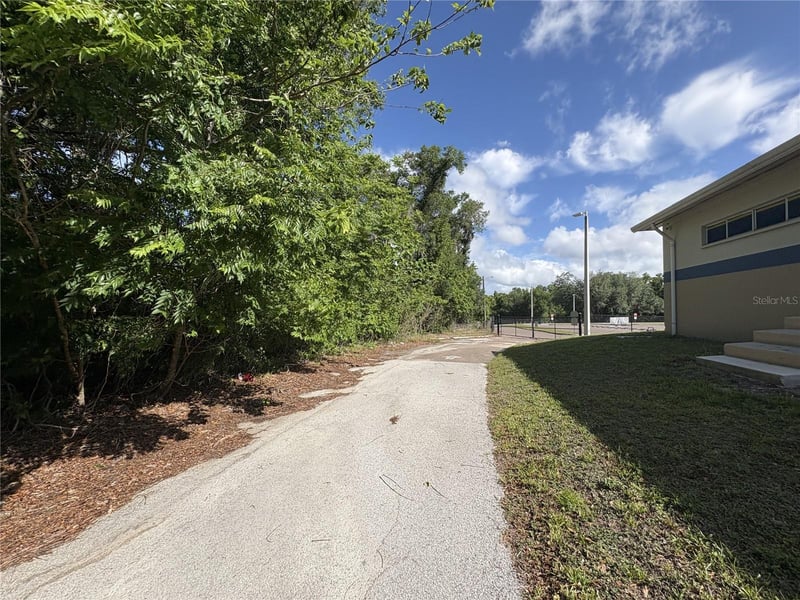 14527 13th St, Dade City, FL 33523