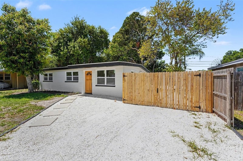 9482 Crestview St, Seminole, FL 33772