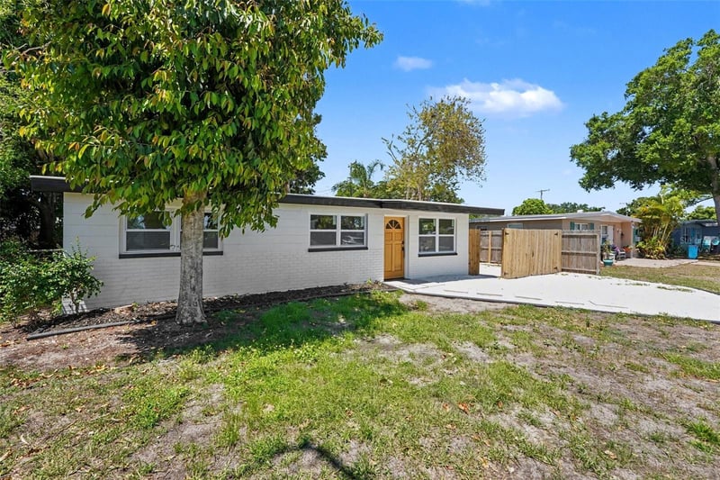 9482 Crestview St, Seminole, FL 33772