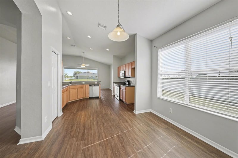 636 Tanana Fall Dr, Ruskin, FL 33570