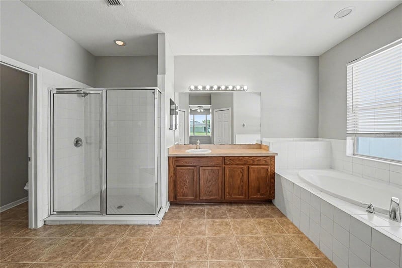 636 Tanana Fall Dr, Ruskin, FL 33570