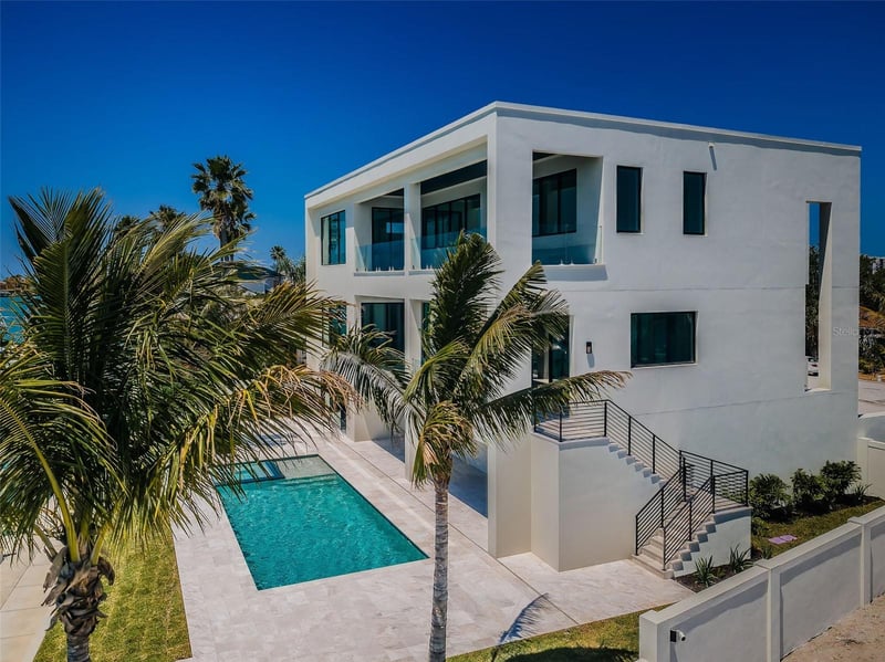 236 Howard Dr, Belleair Beach, FL 33786