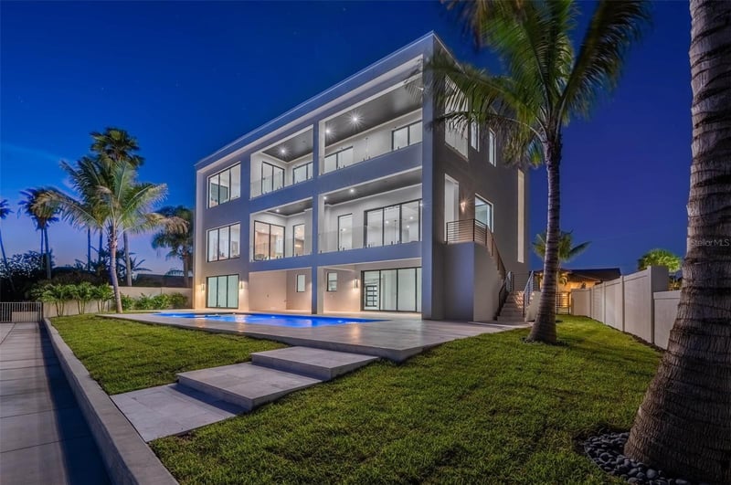 236 Howard Dr, Belleair Beach, FL 33786