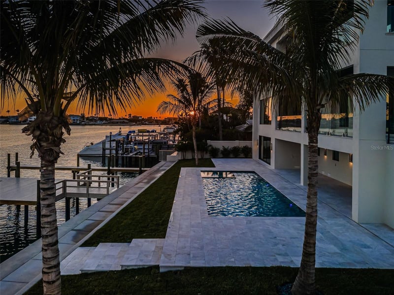 236 Howard Dr, Belleair Beach, FL 33786
