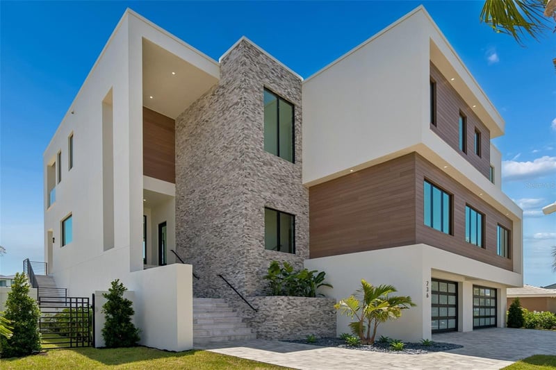 236 Howard Dr, Belleair Beach, FL 33786