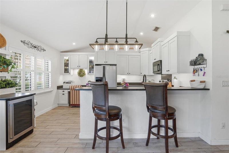 554 Andorra Cir, St Petersburg, FL 33703