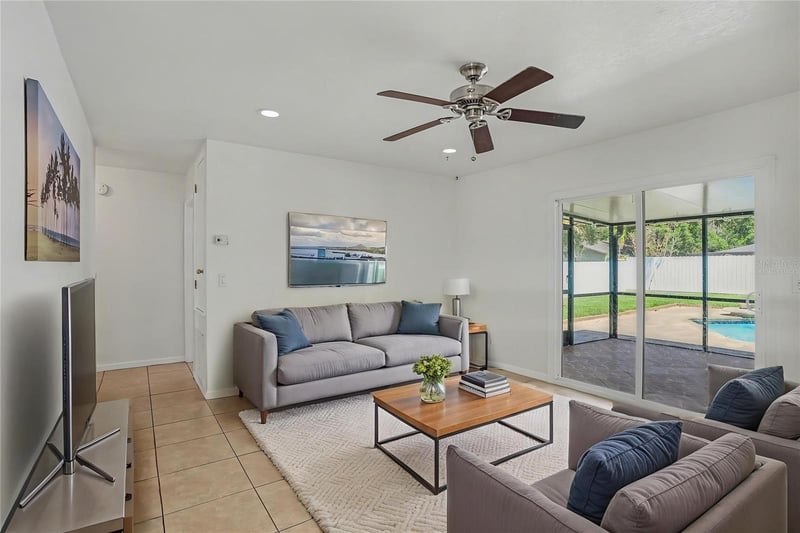 3718 Greenford St, Valrico, FL 33596