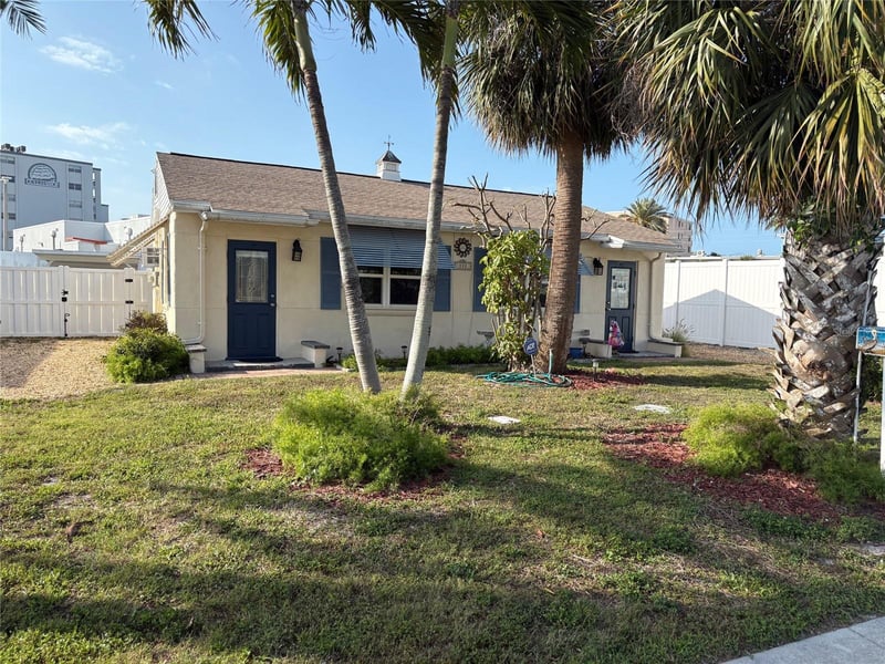 111 174th Ave, Redington Shores, FL 33708