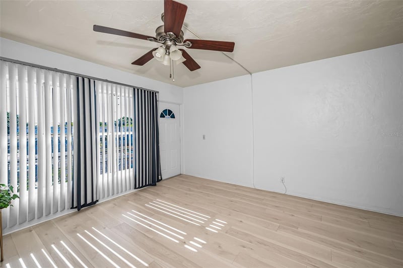 4051 58th St #243, Kenneth City, FL 33709