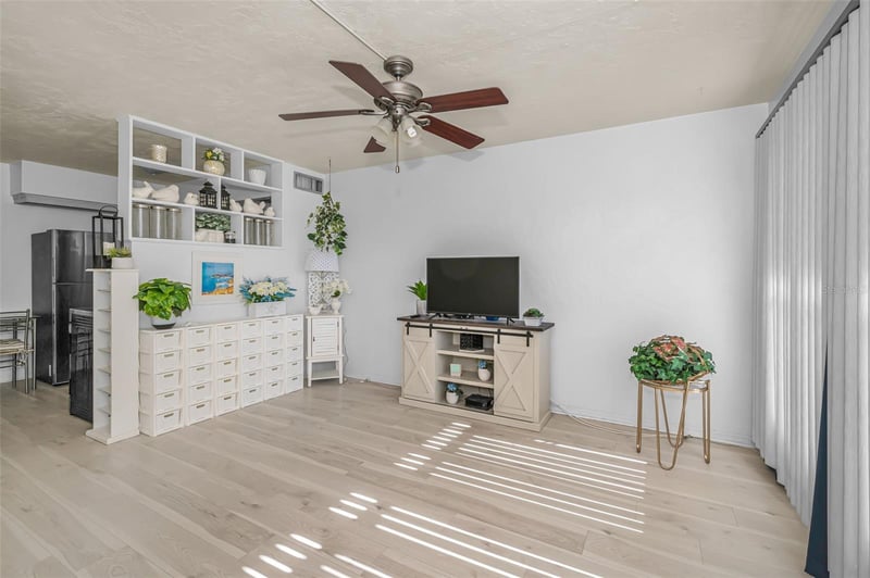 4051 58th St #243, Kenneth City, FL 33709