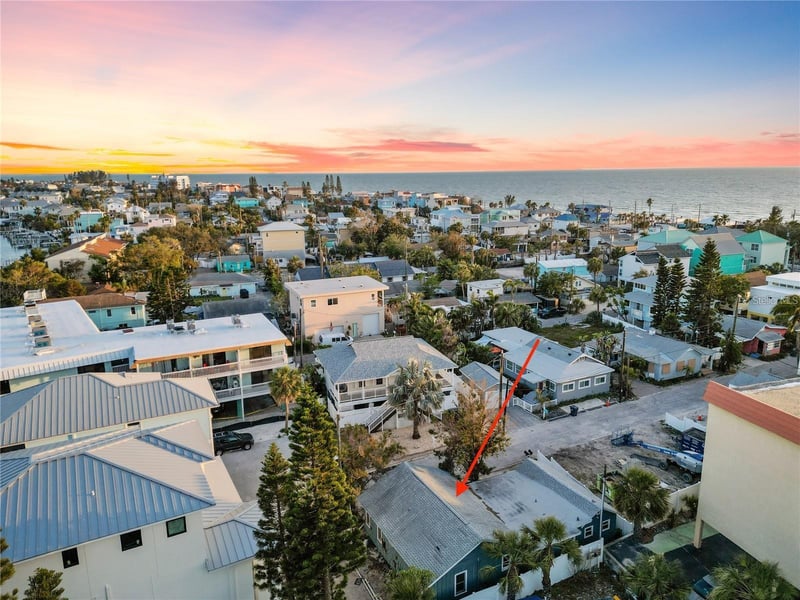 150 95th Ave, Treasure Island, FL 33706
