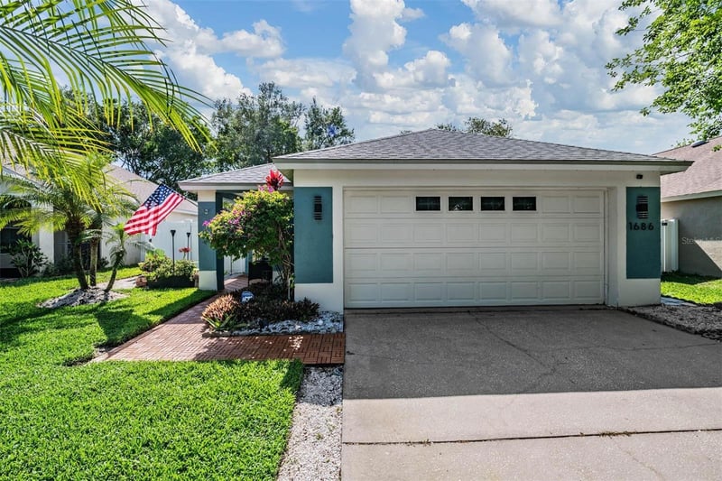 1686 Oak Spring Dr, Tarpon Springs, FL 34689