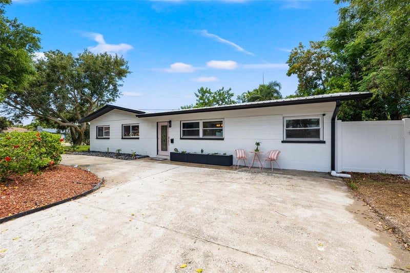 3755 Beach Dr, St Petersburg, FL 33705