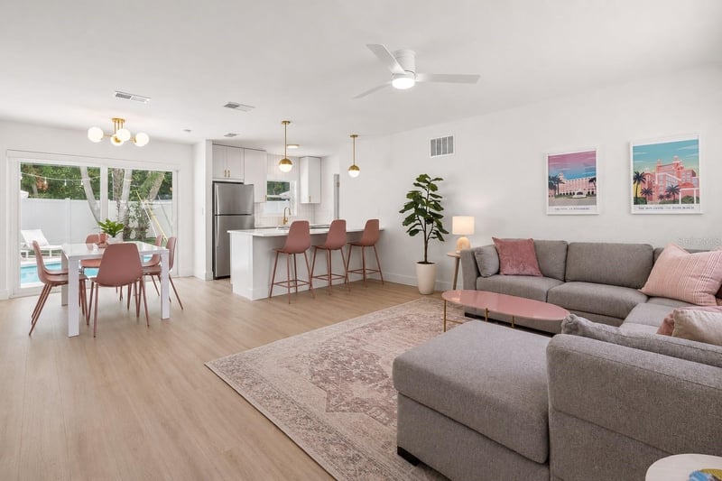 3755 Beach Dr, St Petersburg, FL 33705