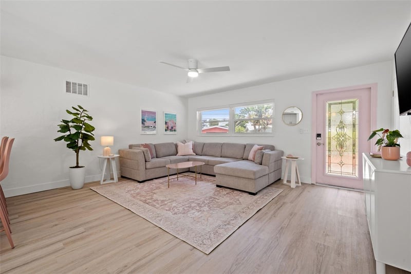 3755 Beach Dr, St Petersburg, FL 33705