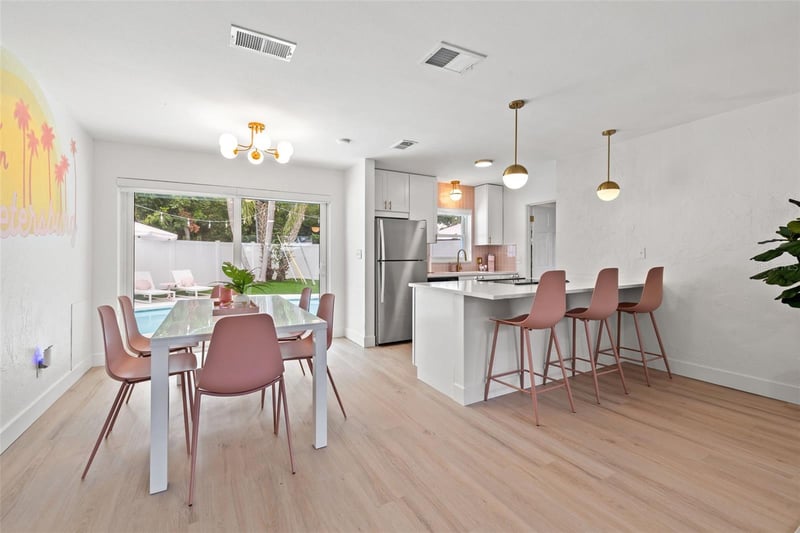 3755 Beach Dr, St Petersburg, FL 33705