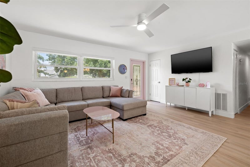 3755 Beach Dr, St Petersburg, FL 33705