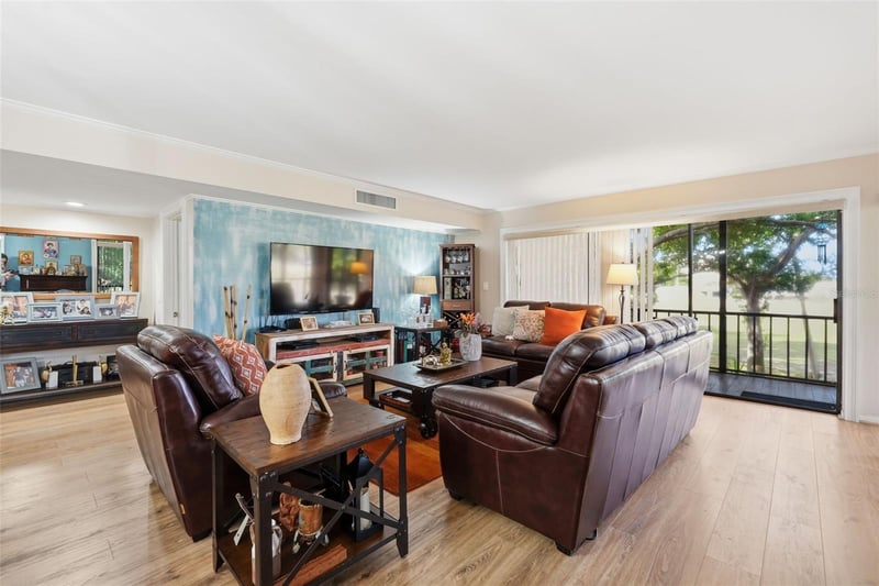 700 Starkey Rd #622, Largo, FL 33771