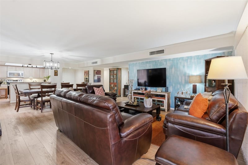 700 Starkey Rd #622, Largo, FL 33771