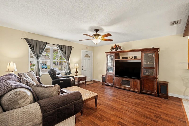 7815 Woodlynne Ave, Tampa, FL 33614
