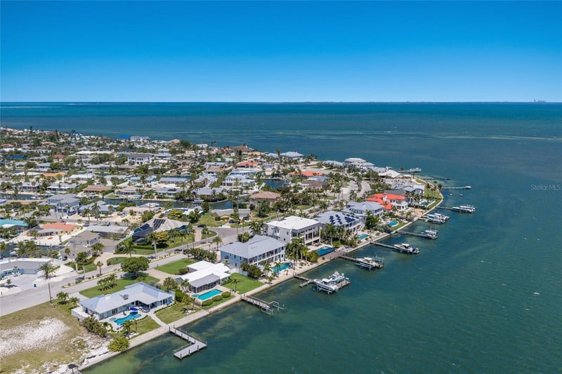 633 Key Royale Dr, Holmes Beach, FL 34217