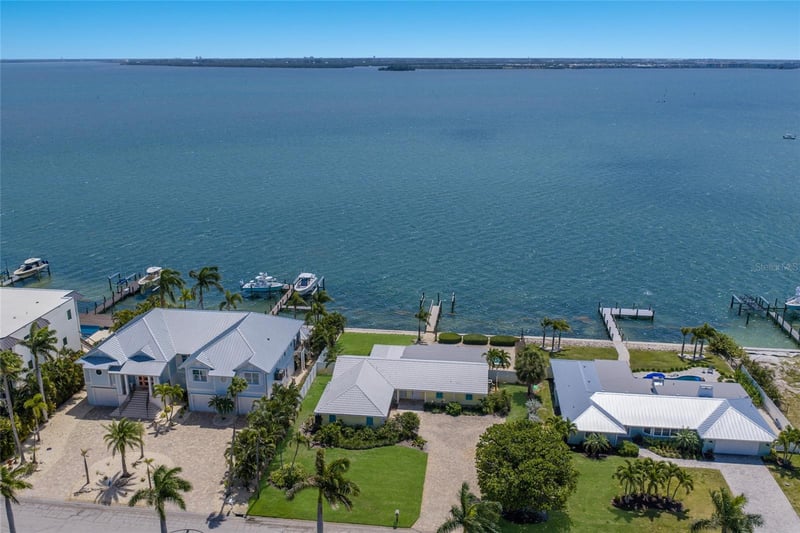 633 Key Royale Dr, Holmes Beach, FL 34217