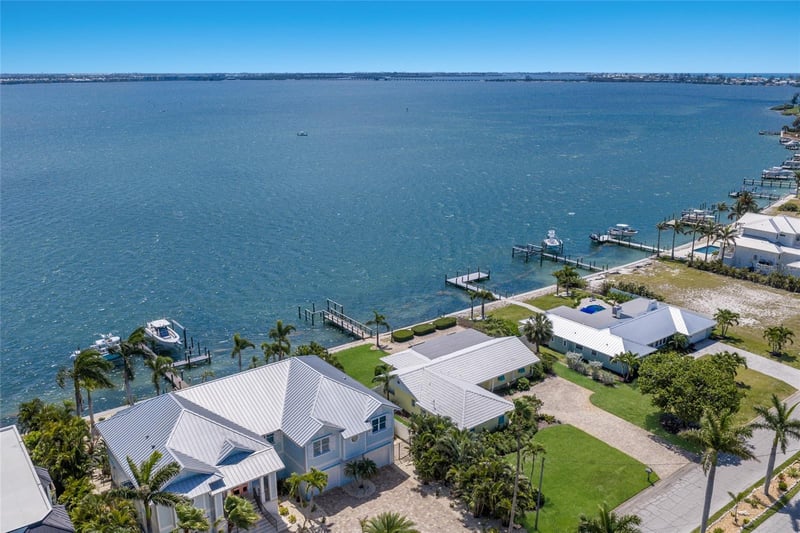 633 Key Royale Dr, Holmes Beach, FL 34217