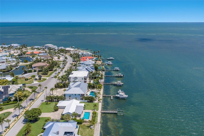 633 Key Royale Dr, Holmes Beach, FL 34217