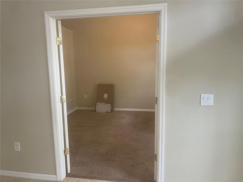 10237 Shadow Branch Dr, Tampa, FL 33647