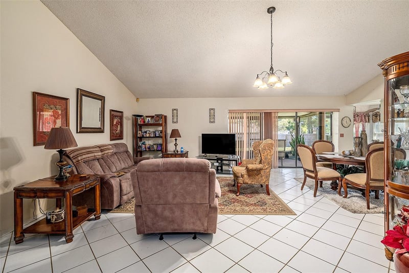 1606 Dusty Rose Ln, Brandon, FL 33510