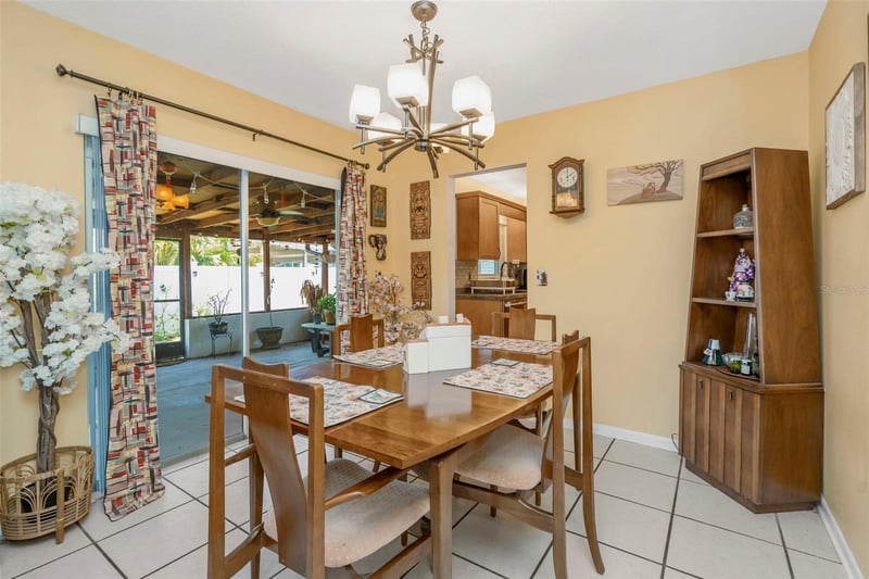 302 Limona Rd, Brandon, FL 33510