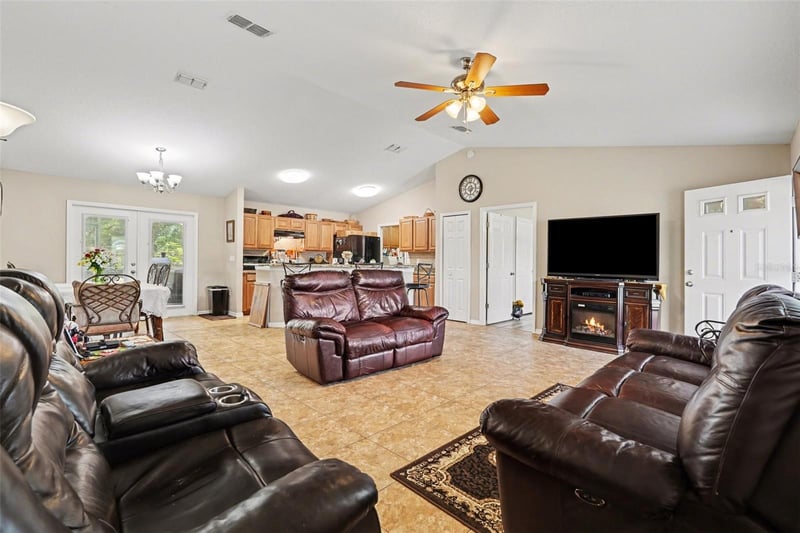 3147 Sydney Dover Rd, Dover, FL 33527