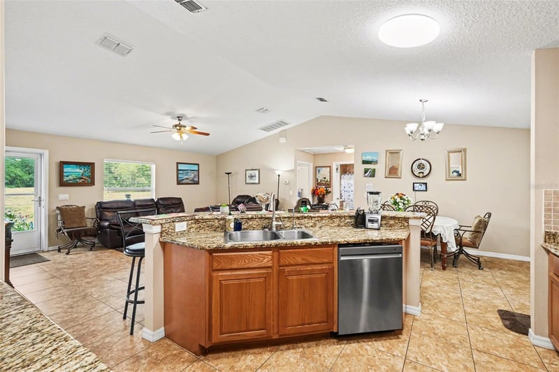 3147 Sydney Dover Rd, Dover, FL 33527