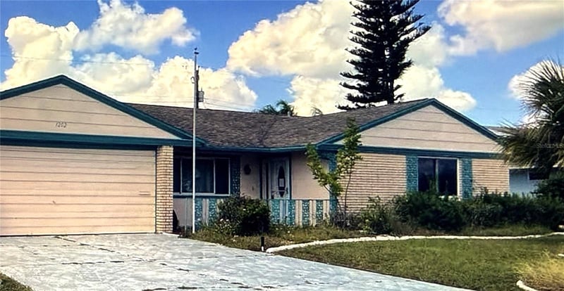 1202 Desert Hills Dr, Sun City Center, FL 33573