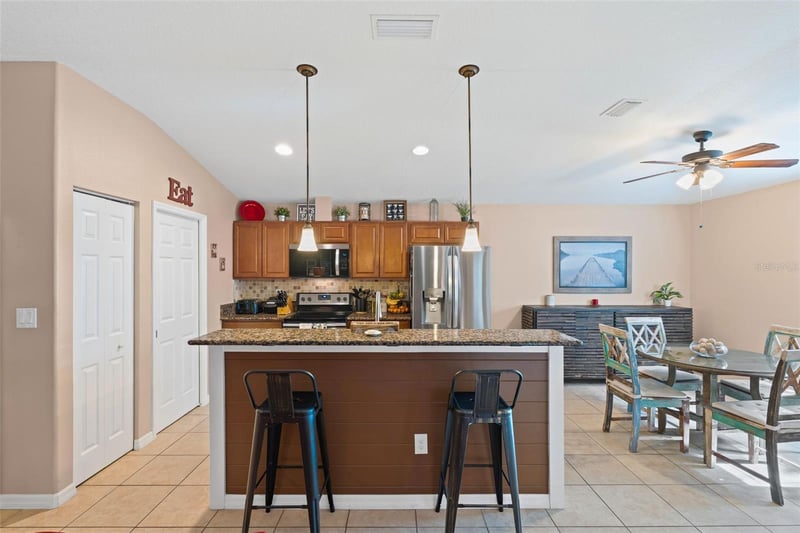 1111 38th St, Bradenton, FL 34205