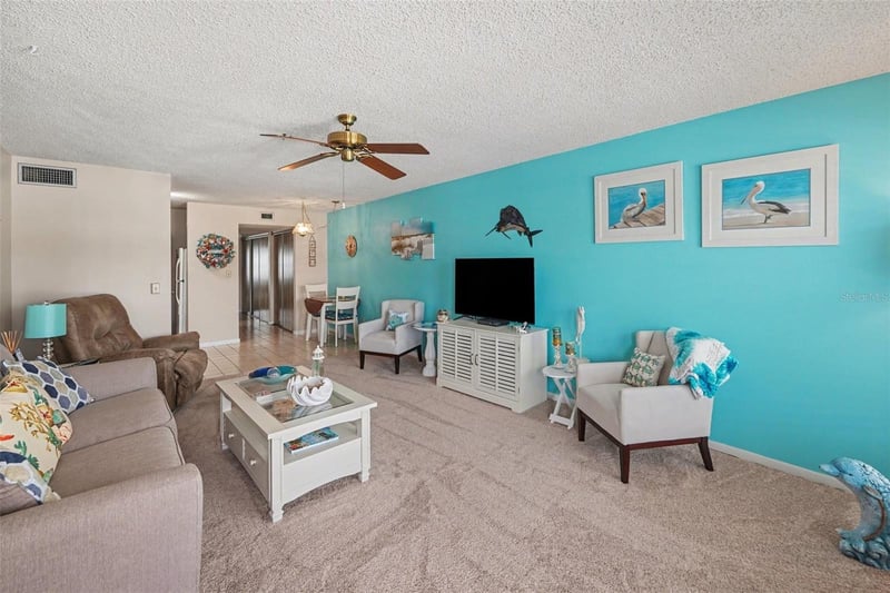 6400 46th Ave #214, Kenneth City, FL 33709