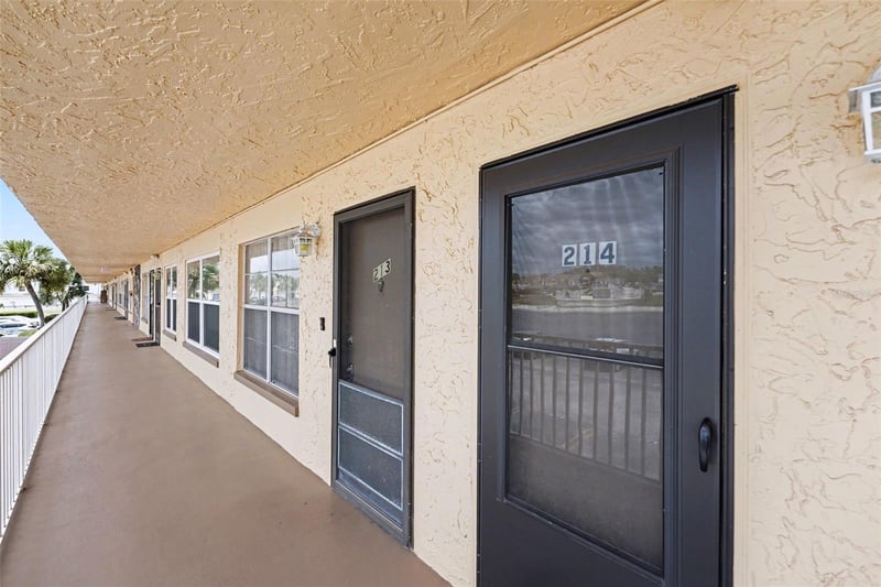 6400 46th Ave #214, Kenneth City, FL 33709