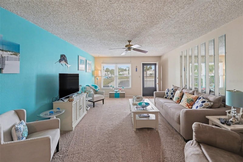 6400 46th Ave #214, Kenneth City, FL 33709