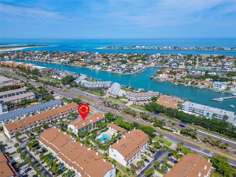394 Madeira Cir, St Petersburg, FL 33715